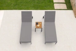 OUTFLEXX 2er-Set Rollliege, Taupe, Edelstahl/Teak, 212x71x36cm, Mit Beistelltisch 45x45cm -Gartenblick Geschaft 14171 3 CGI.jpg