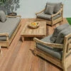 OUTFLEXX Loungemöbel, Natur/grau, Recycled FSC®-Teak/Olefin, 4 Sitzplätze, Inkl. Polster 2 OUTFLEXX Loungemöbel, Natur/grau, Recycled FSC®-Teak/Olefin, 4 Sitzplätze, Inkl. Polster -Gartenblick Geschaft 1 20313.jpg