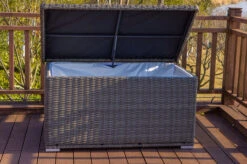 OUTFLEXX Kissenbox M, Grau, Polyrattan, 144x92x70cm -Gartenblick Geschaft 22290 3.jpg