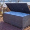 OUTFLEXX Kissenbox L, Grau, Polyrattan, 204x94x75cm -Gartenblick Geschaft 22291 1.jpg