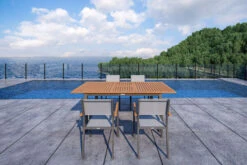 VILLANA Esstischgarnitur, Anthrazit/grau, Alu/ FSC-Akazienholz, Ausziehtisch 150/200 Cm, 4 Stapelstühle -Gartenblick Geschaft 23909 CGI 03.jpg