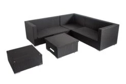 OUTFLEXX Loungemöbel-Set, Schwarz, Polyrattan, 6 Personen, Wasserfeste Kissenbox, Inkl. Loungetisch 17 OUTFLEXX Loungemöbel-Set, Schwarz, Polyrattan, 6 Personen, Wasserfeste Kissenbox, Inkl. Loungetisch -Gartenblick Geschaft 3 18229 BOX D.jpg