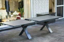 HARTMAN Sondermodell Xanadu / Raffaelo Sitzgruppe, Xerix/anthrazit, Alu/Glaskeramik, 2 Stapelsessel, 8 Multipos, 220/280x100cm -Gartenblick Geschaft 8 21101.jpg